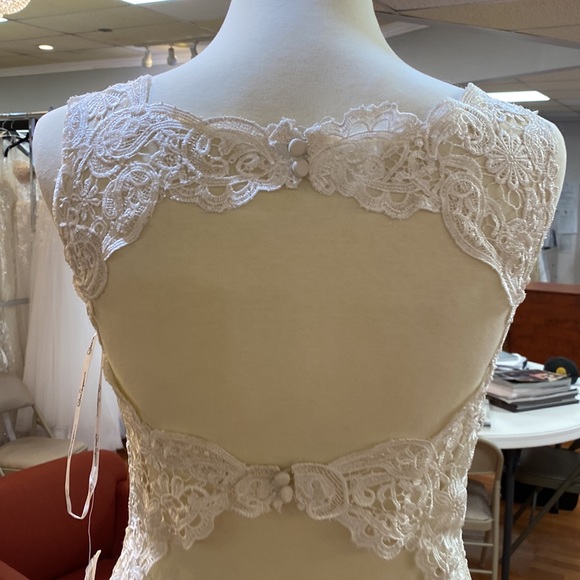 ⭐️SOLD⭐️ Maggie Sottero ivory over light gold wedding gown - Picture 10 of 14